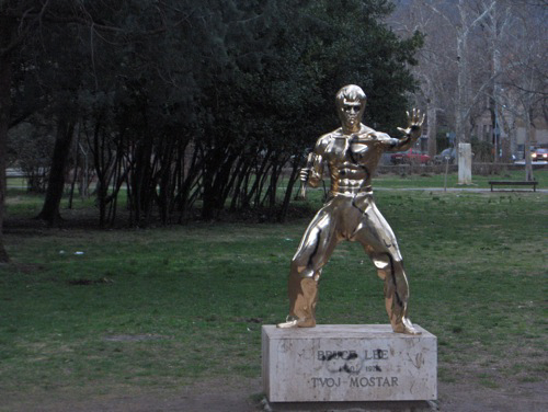 02bruceleedamaged0202