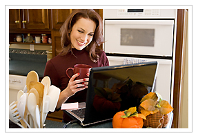 womanlaptop_kitchen